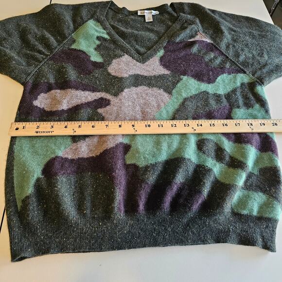 Autumn Cashmere Camo V Neck Sweater in Spruce Combo Size Medium - Picture 4 of 6